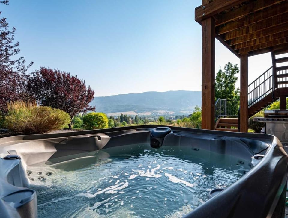 Great Eden Valley Views & Golfing Pool Game Room Sauna House in Utah