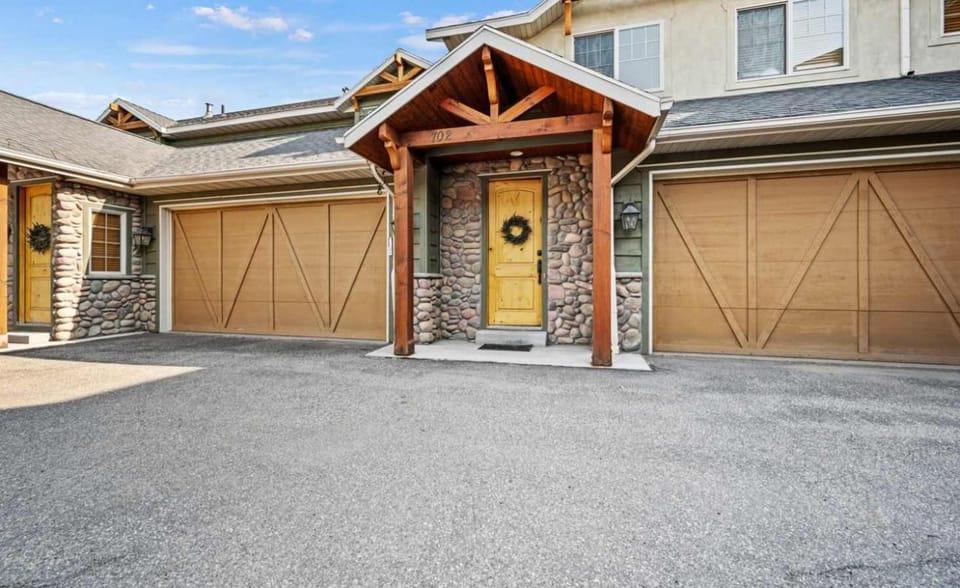 Great Eden Valley Views & Golfing Pool Game Room Sauna House in Utah