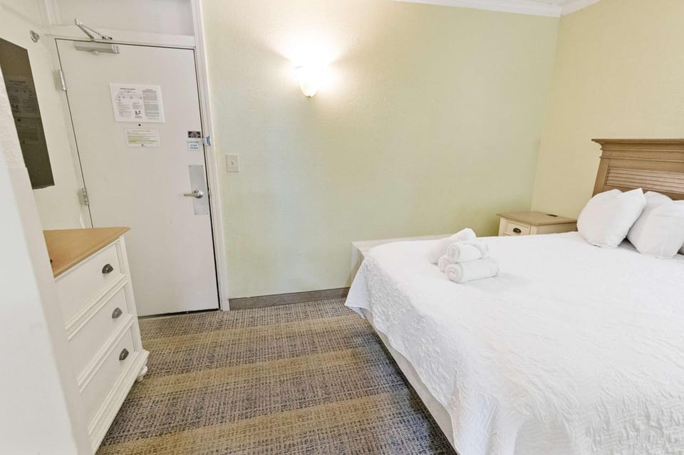 New Oceanview, Low Floor, Heated Pools! Apartment in Myrtle Beach
