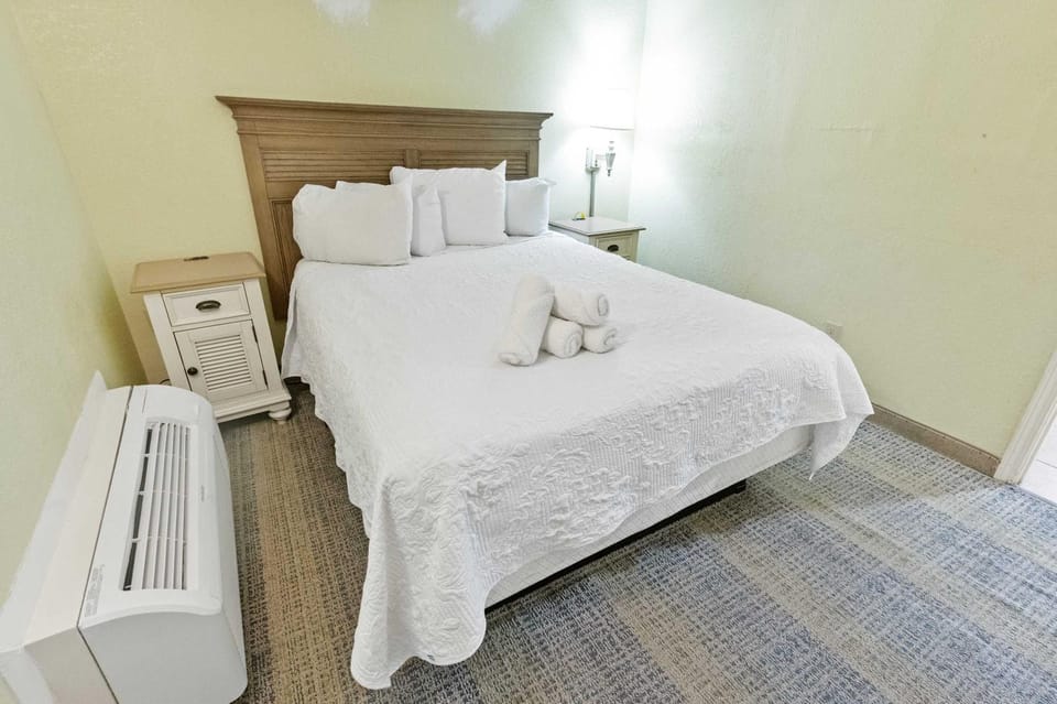 New Oceanview, Low Floor, Heated Pools! Apartment in Myrtle Beach