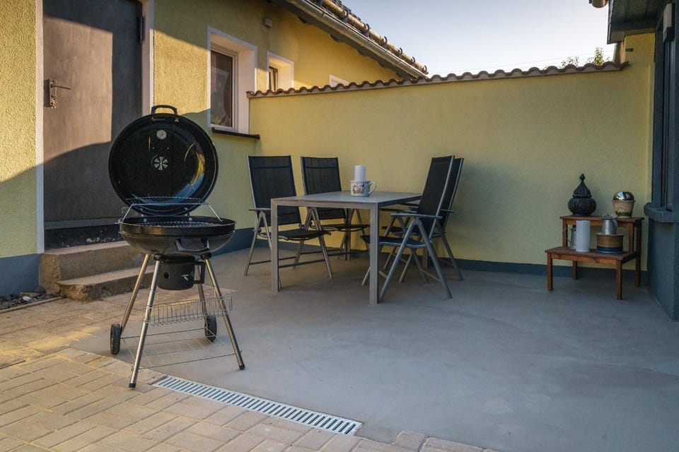 Patio, Dining area