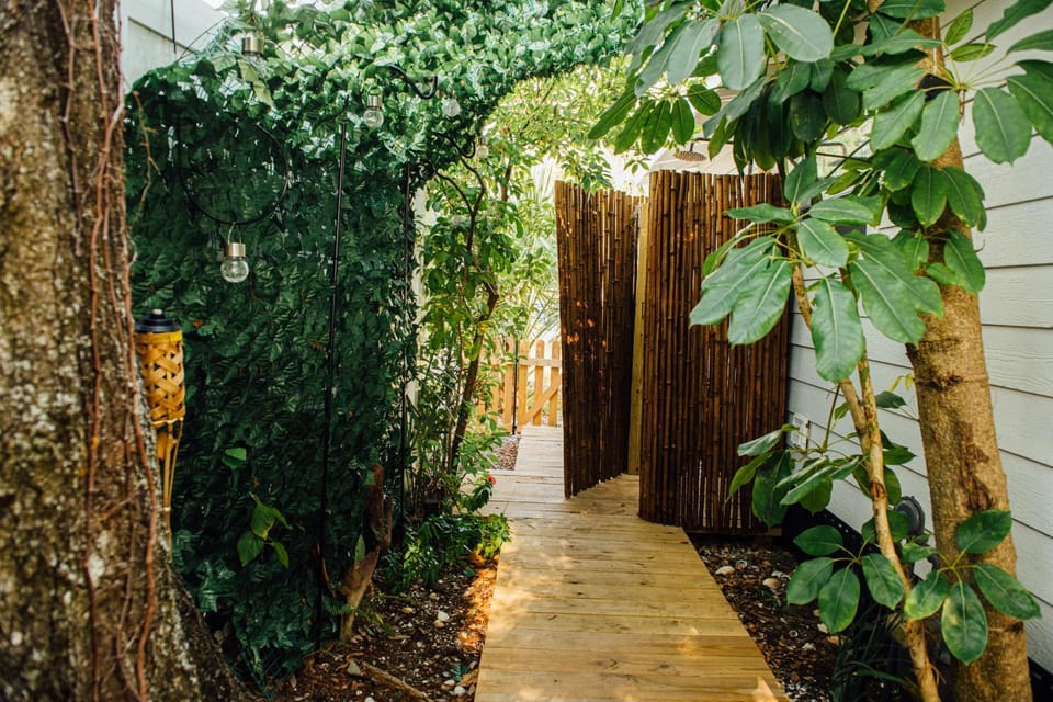 Near Anna Maria & IMGChic & RenovatedFenced Yard House in Bradenton