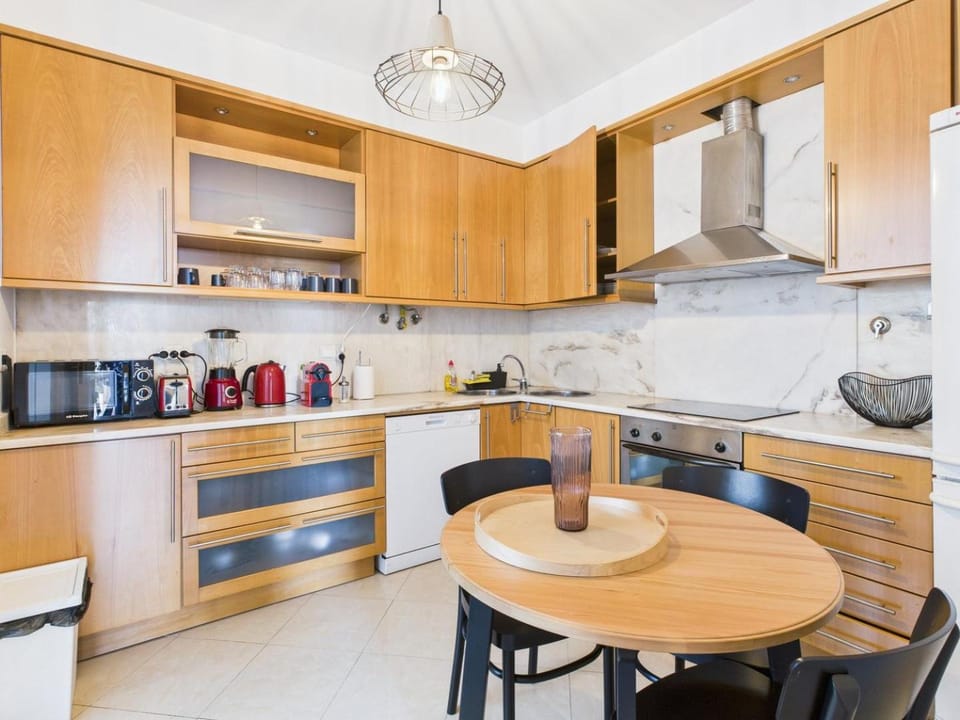 Bright 2BR w/ Tagus View | By Airnest Apartment in Lisbon