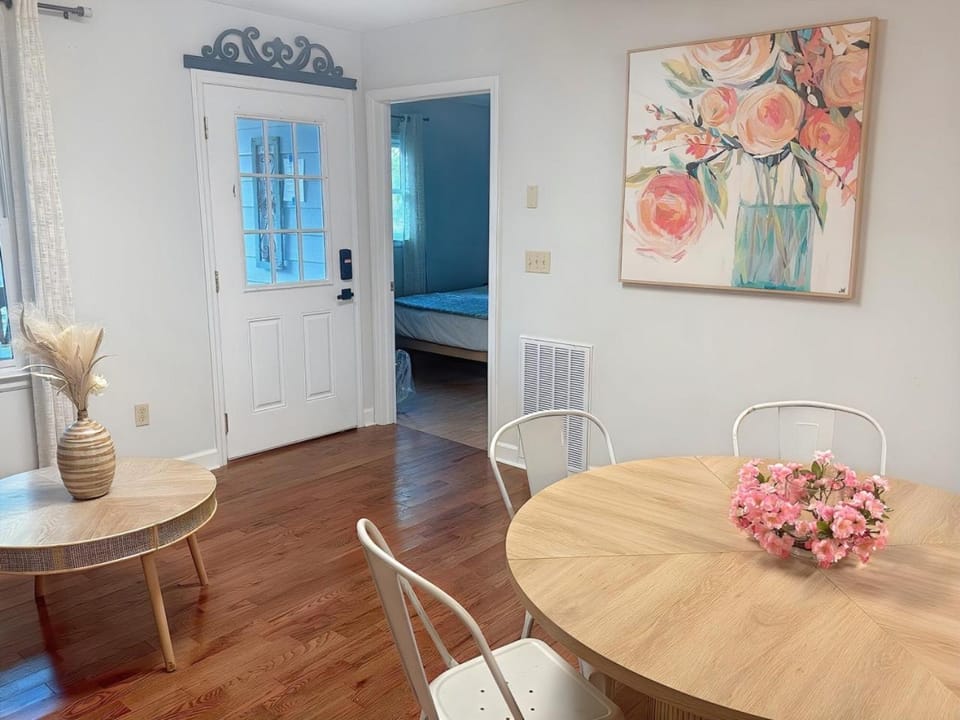 Flower Bliss Cottage in Sparta Mountains Country House in North Carolina