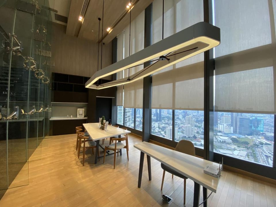 Upscale High-Rise 1BR - Ultra Fast Wifi - Phrom Phong Apartment in Bangkok