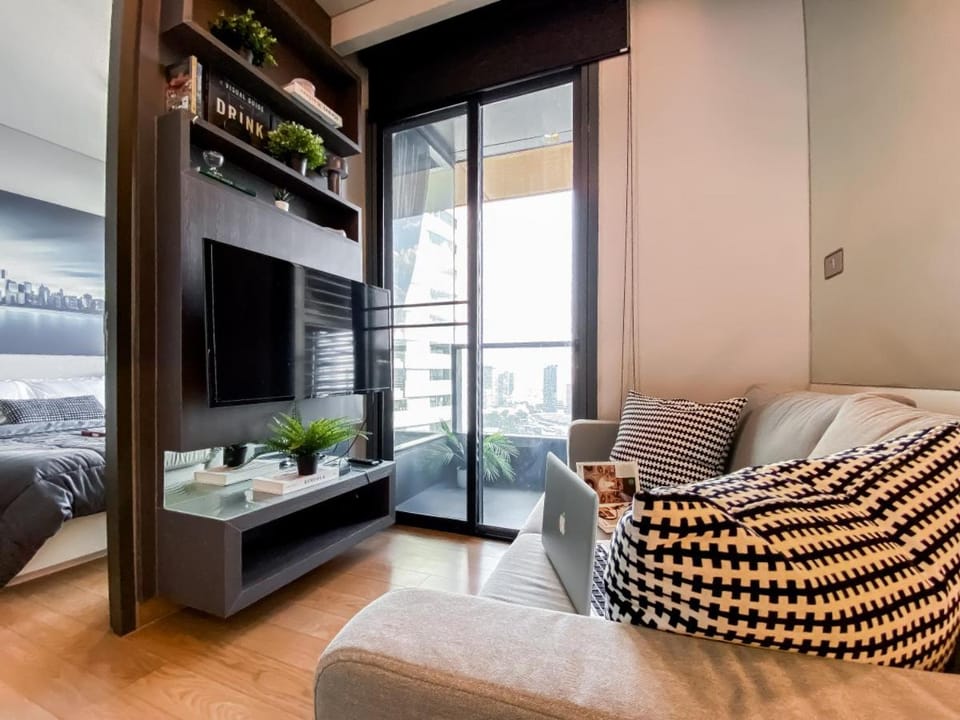 Upscale High-Rise 1BR - Ultra Fast Wifi - Phrom Phong Apartment in Bangkok