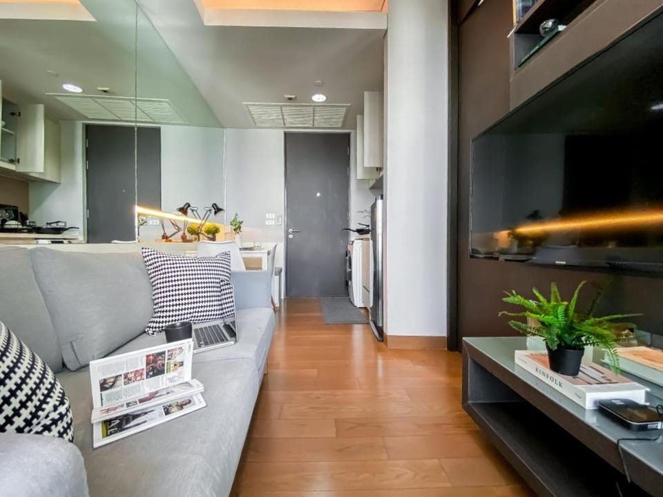 Upscale High-Rise 1BR - Ultra Fast Wifi - Phrom Phong Apartment in Bangkok