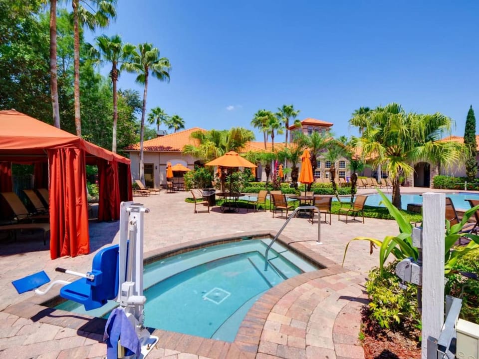 Hot Tub, Pool view, Swimming pool, sunbed