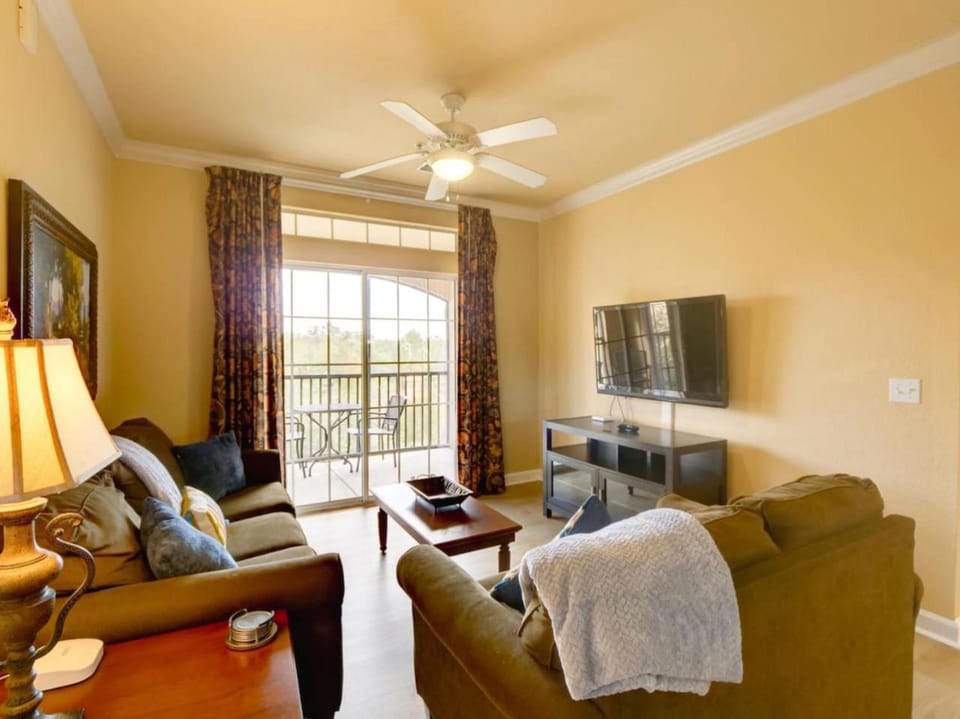 TV and multimedia, Living room, Photo of the whole room, Seating area