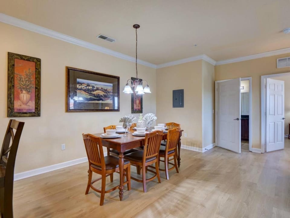 Seating area, Dining area
