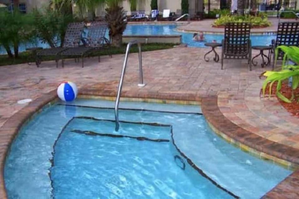 Hot Tub, Pool view, Swimming pool, sunbed