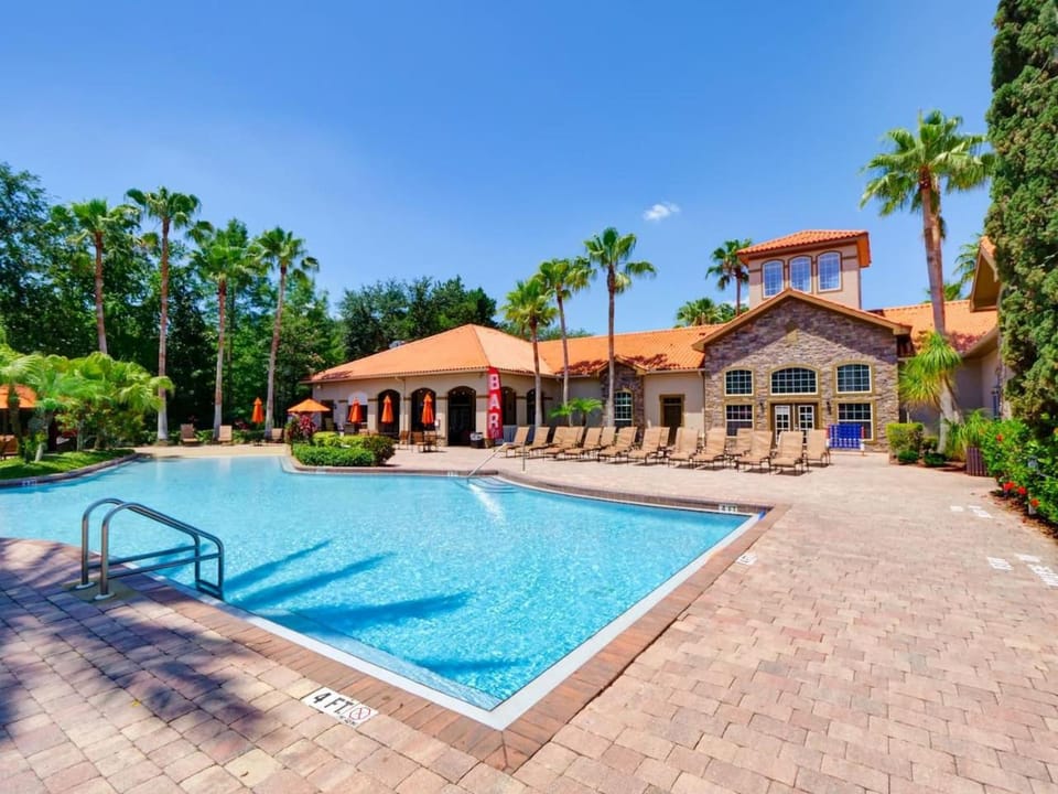 Pool view, Swimming pool, sunbed