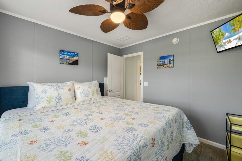 Beautiful Breezy Banyan House in Cedar Key