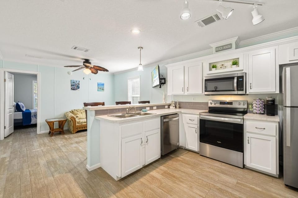 Beautiful Breezy Banyan House in Cedar Key