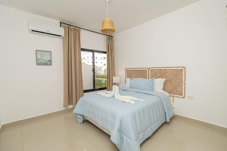 Photo of the whole room, air conditioner
