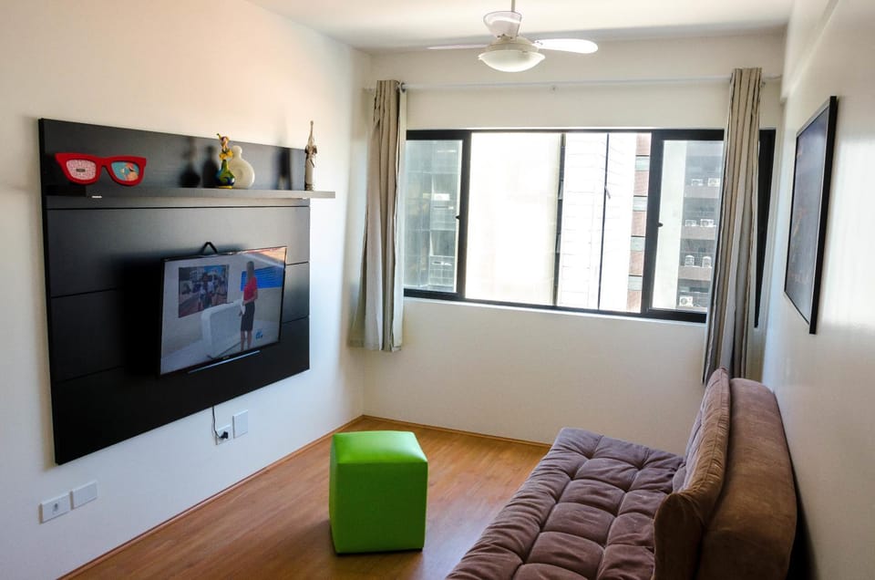 Communal lounge/ TV room, Decorative detail, City view, Street view