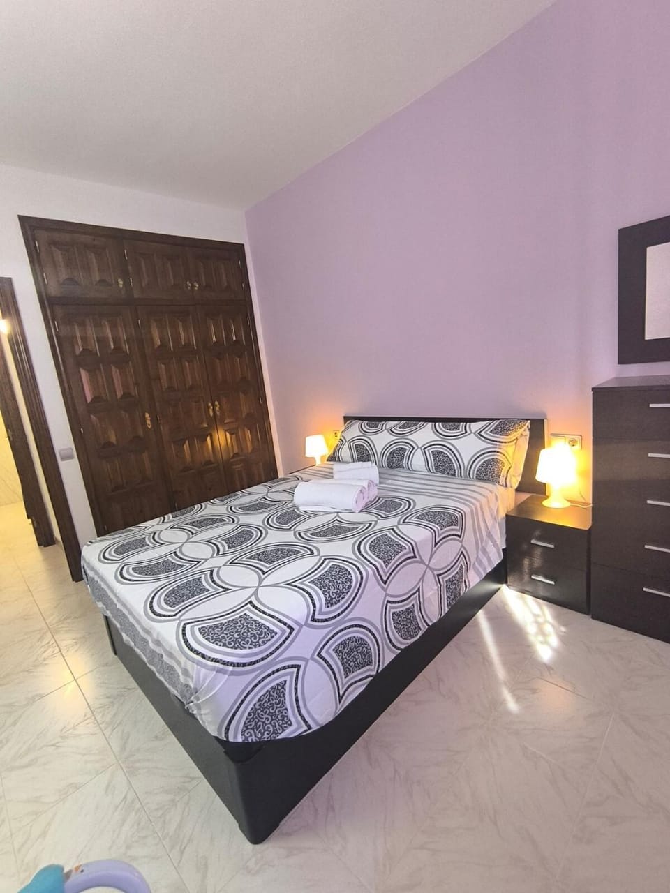 Photo of the whole room, Bedroom