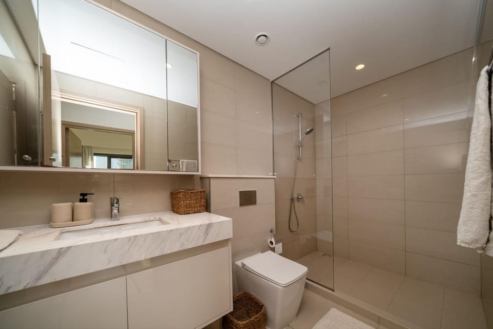 Shower, Toilet, Bathroom, Bath, bidet, towels