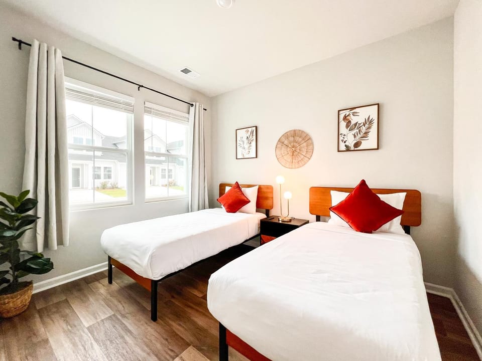 Bed, Photo of the whole room, Bedroom