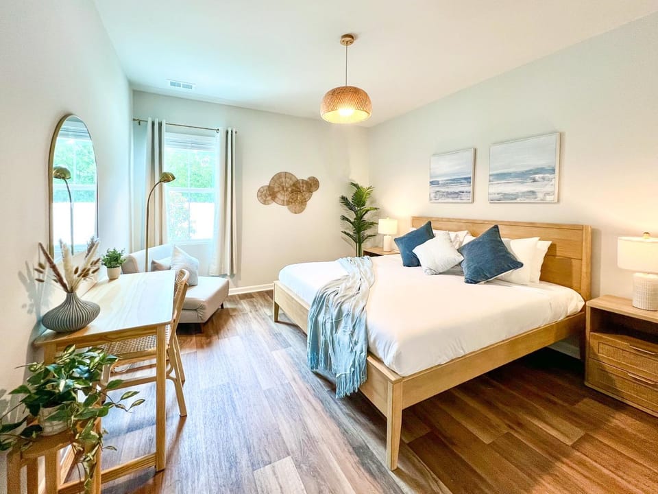 Bed, Photo of the whole room, Bedroom