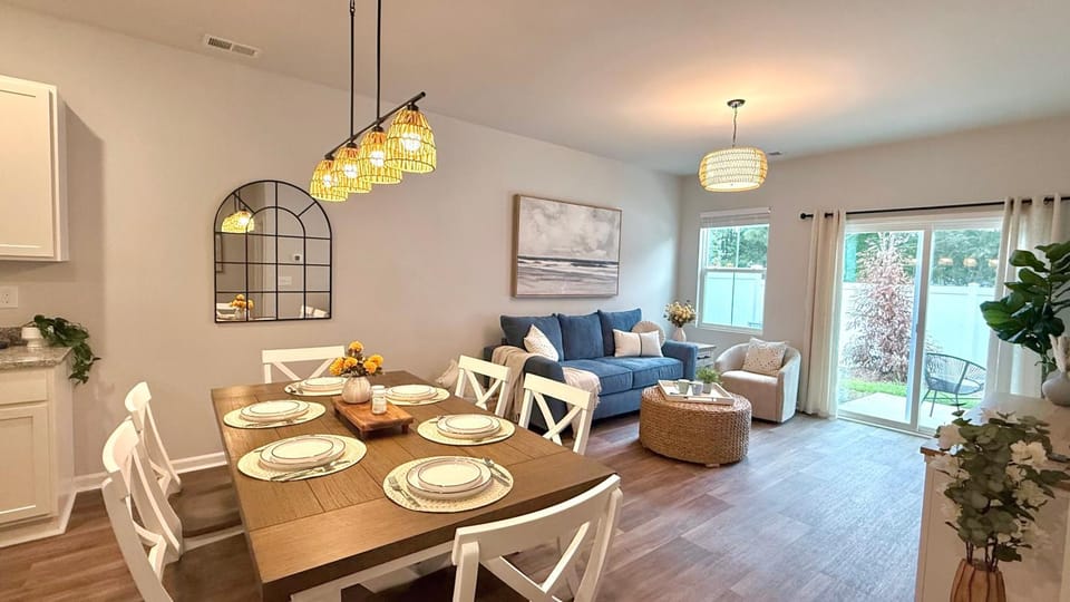 Living room, Dining area