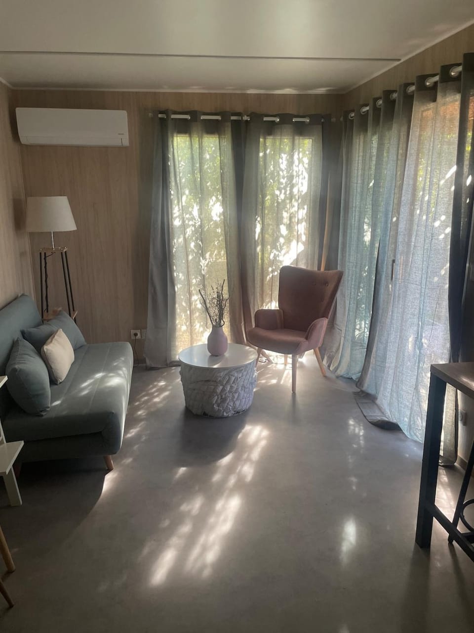 Bed, Living room