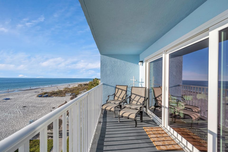 Sand Dollar 304 Apartment in Redington Shores