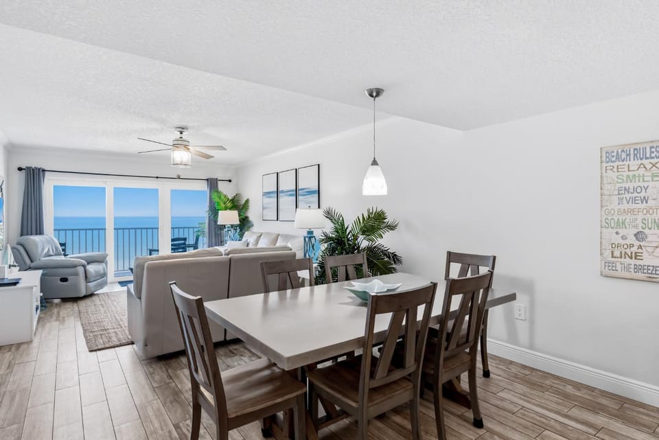 Day, Living room, Dining area, Sea view, furniture