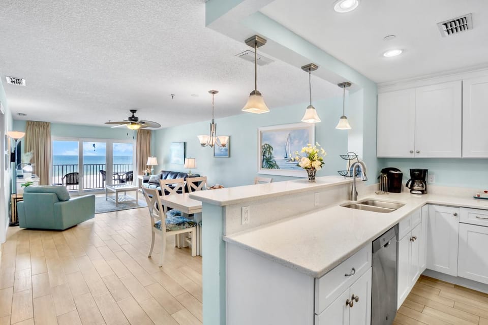 Day, View (from property/room), Balcony/Terrace, Kitchen or kitchenette, Living room, Seating area, Dining area, Sea view, furniture