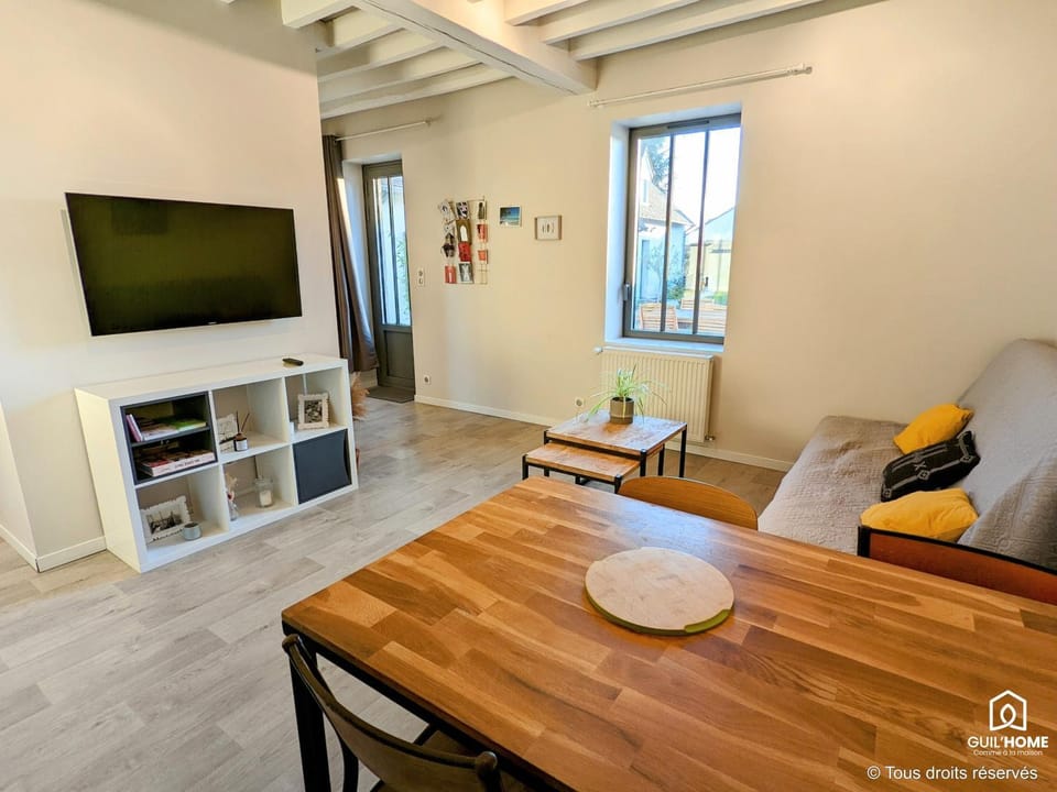 Facade/entrance, TV and multimedia, Living room