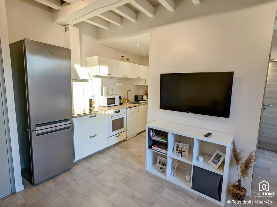 TV and multimedia, Coffee/tea facilities, dishwasher, stove, washing machine, dryer, kitchen