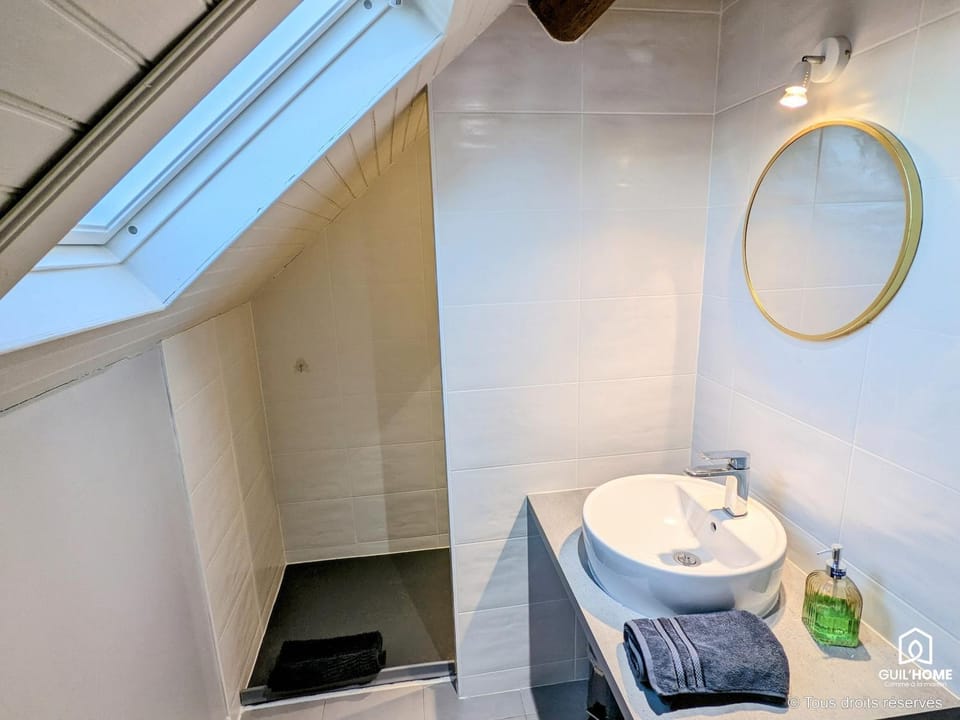 Shower, Bathroom, towels