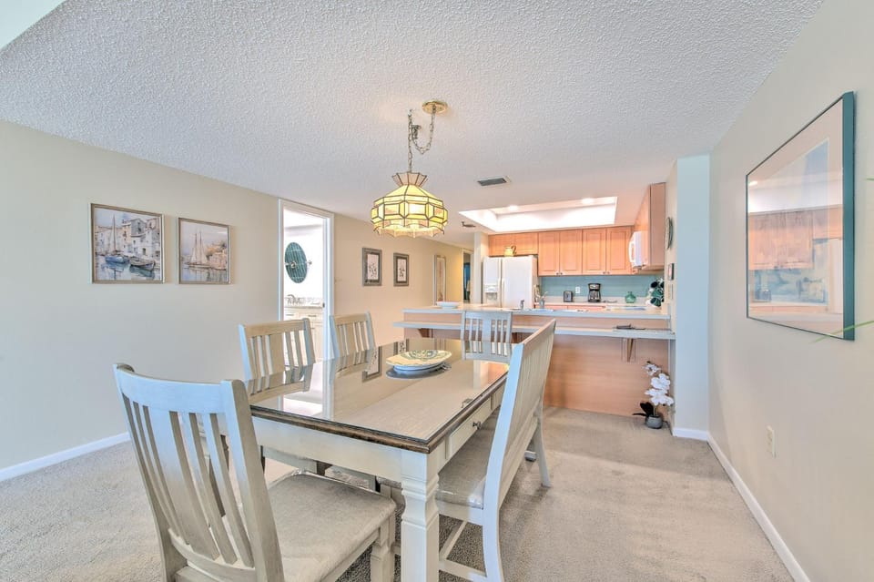 Day, Kitchen or kitchenette, Seating area, Dining area, furniture