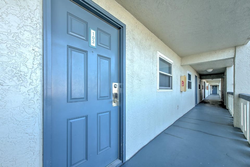 Facade/entrance, Day