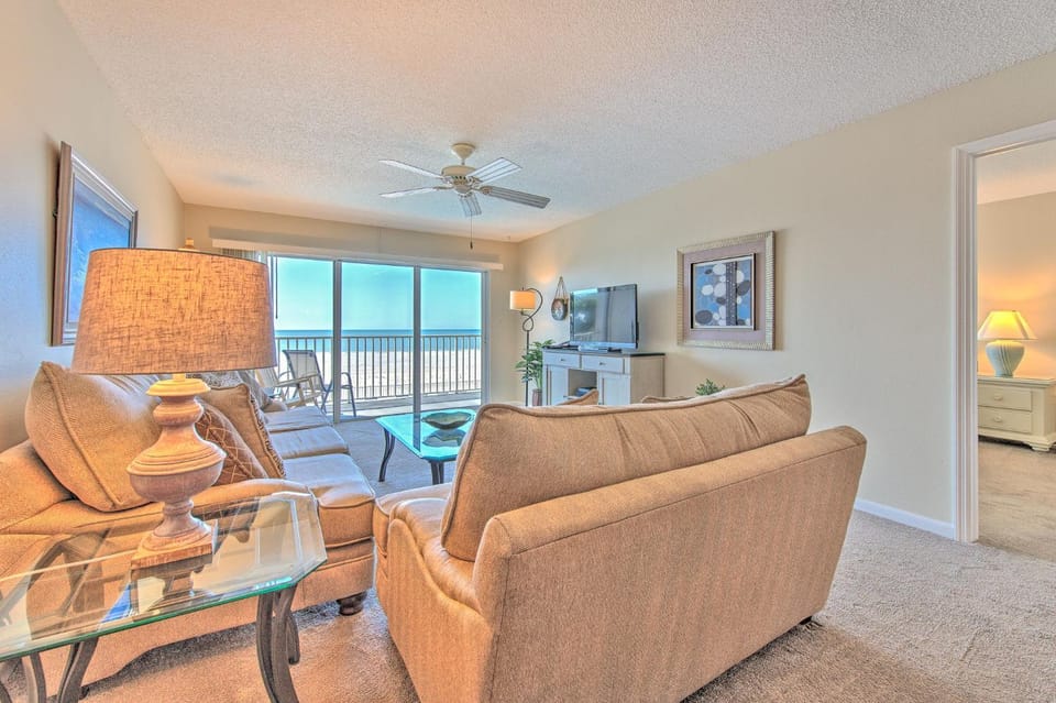 Day, TV and multimedia, Balcony/Terrace, Living room, Seating area, Sea view, furniture