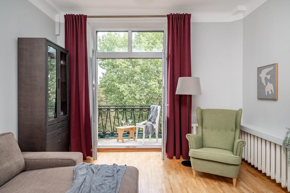 View (from property/room), Balcony/Terrace, Living room