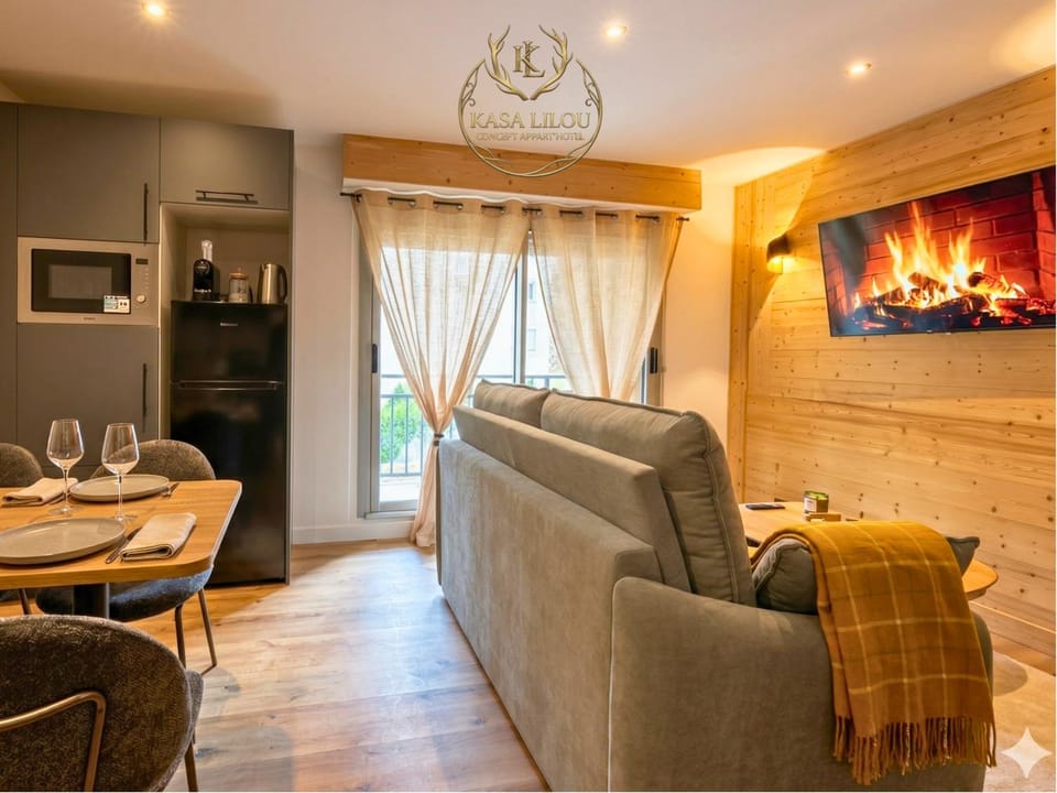 TV and multimedia, Living room, Seating area, Dining area, Entertainment