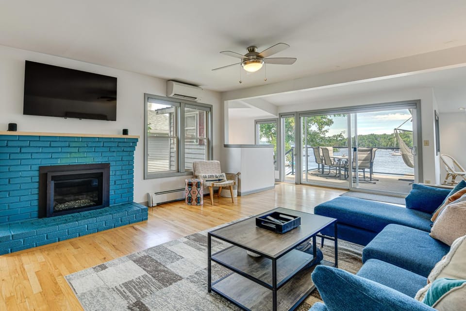 Swim, Boat & Explore! Lake Champlain Retreat! House in Malletts Bay