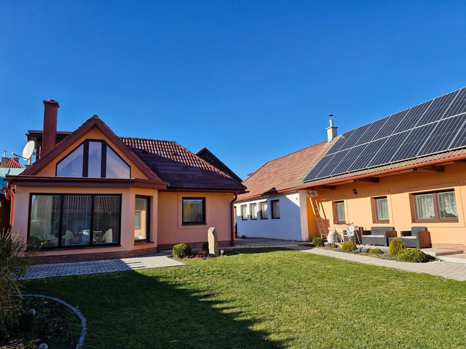 Property building, Day, Garden, Garden view