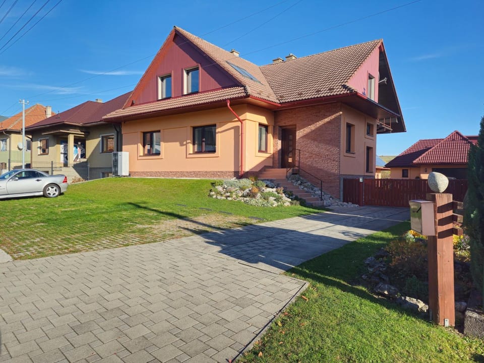 Property building, Day, Street view, Parking