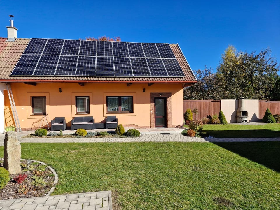 Property building, Day, Natural landscape, Garden, Garden view