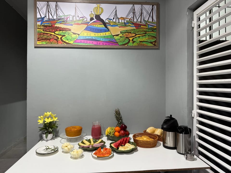 Coffee/tea facilities, Kitchen or kitchenette, Food and drinks, Breakfast