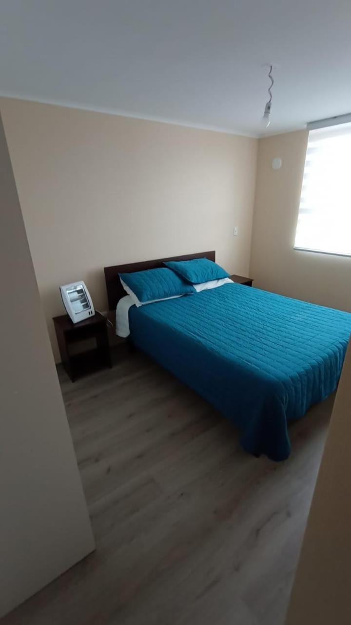 Bed, towels