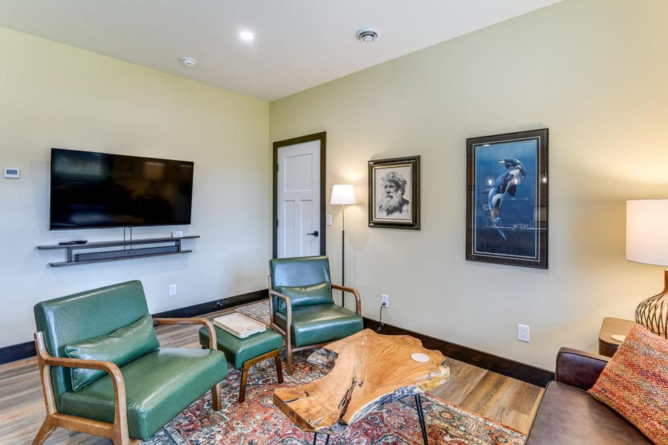 2 Mi to Dtwn Palmer: Custom Valley Home w/ Garage House in Palmer