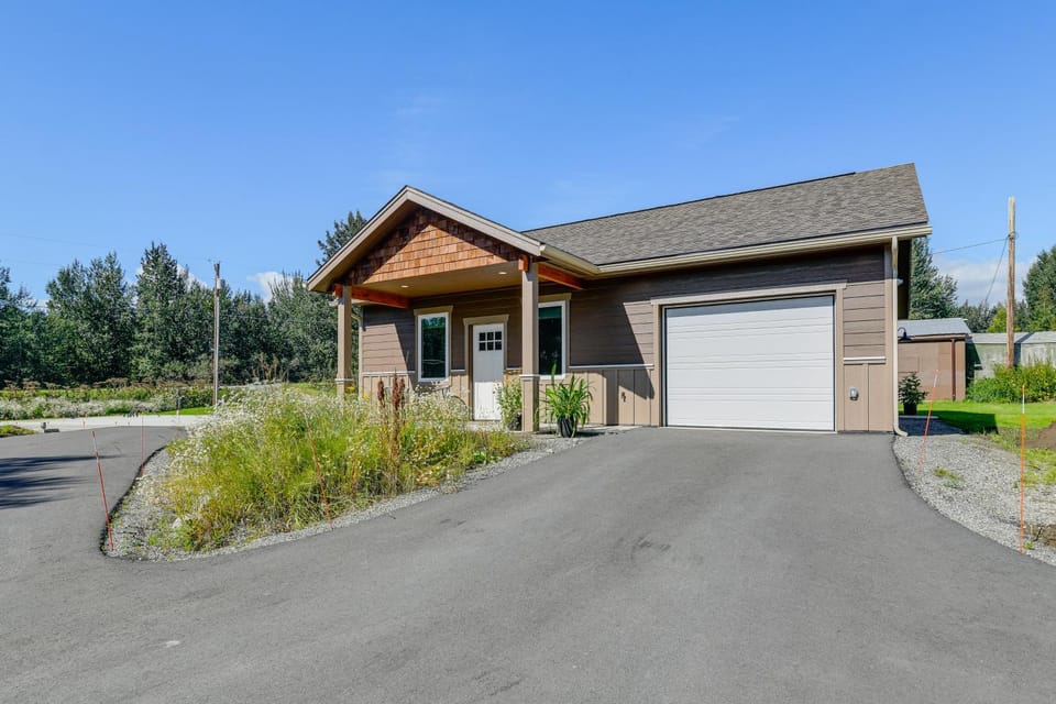 2 Mi to Dtwn Palmer: Custom Valley Home w/ Garage House in Palmer