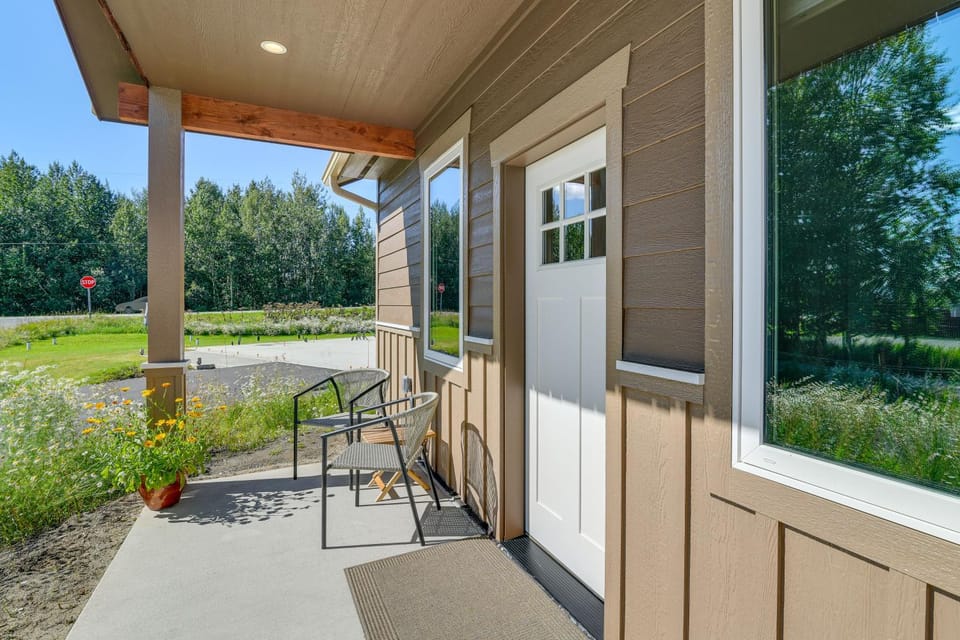 2 Mi to Dtwn Palmer: Custom Valley Home w/ Garage House in Palmer