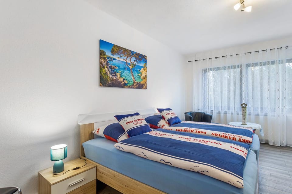 Living room, Bedroom