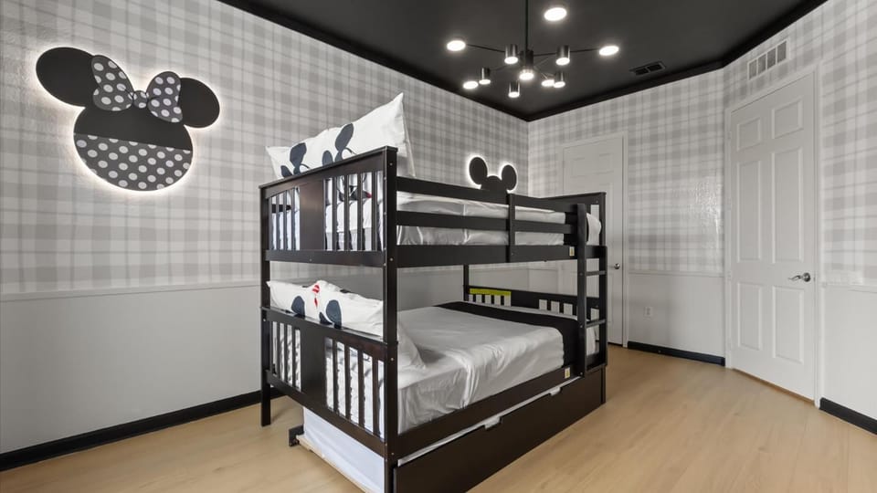 Bedroom, bunk bed