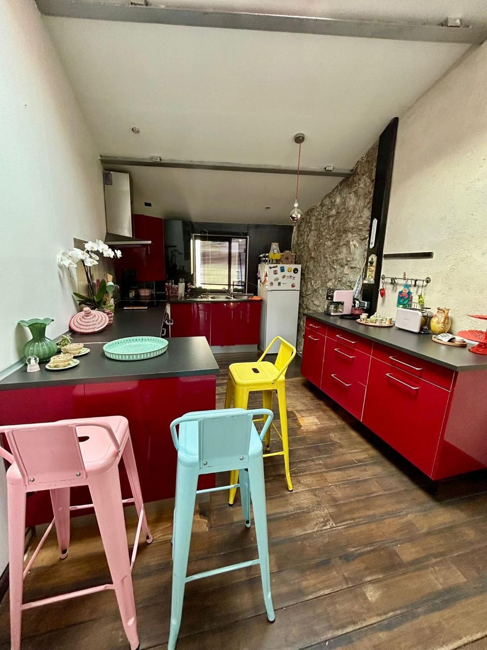 Kitchen or kitchenette, Dining area