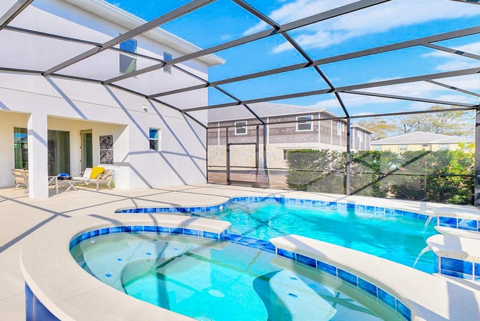 Hot Tub, Swimming pool, sunbed